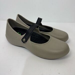 Dawgs Tan Closed Toe Slip On Clogs Comfort Shoes